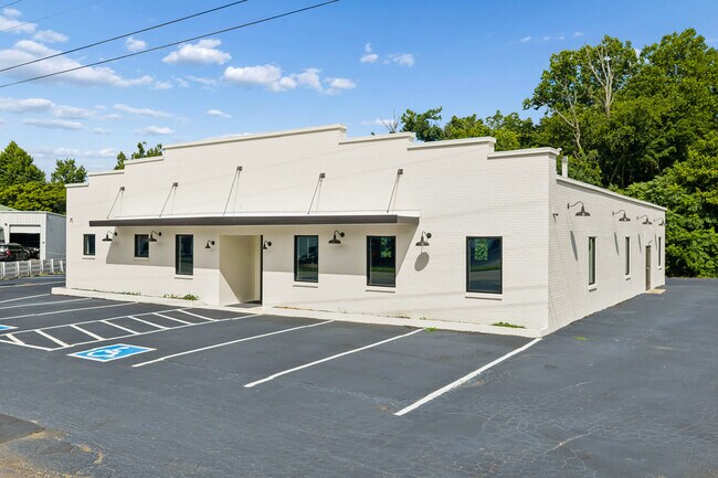 More details for 111 Nashville Hwy N, Columbia, TN - Retail for Lease