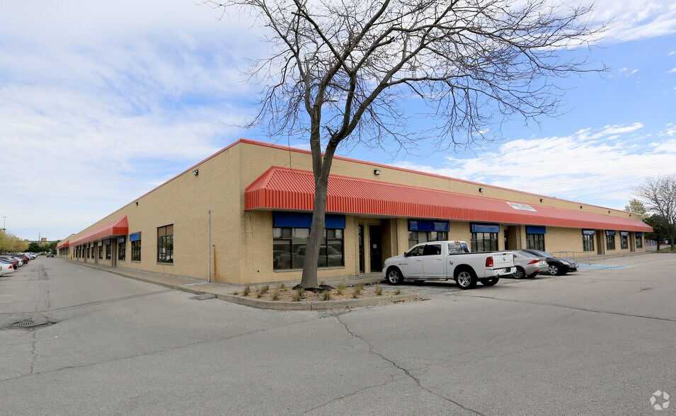 1550 Bayly St, Pickering, ON à vendre - Photo principale - Image 1 de 1