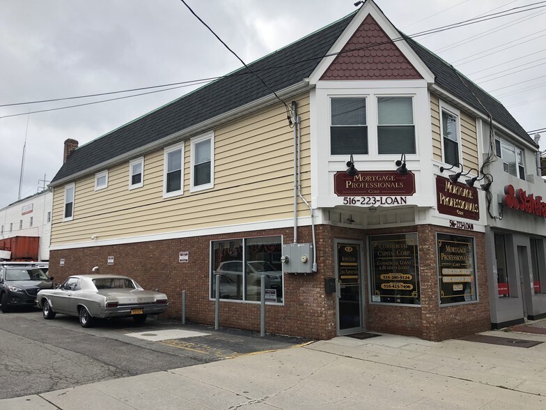 2-12 Merrick Avenue, Merrick, NY portefeuille de 2 propriétés à vendre sur LoopNet.ca - Photo principale - Image 3 de 3