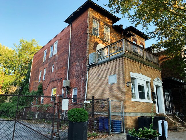 Plus de détails pour 211 S 45th St, Philadelphia, PA - Multi-résidentiel à vendre