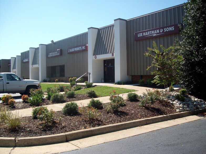 11861 Canon Blvd, Newport News, VA à louer - Photo du bâtiment - Image 3 de 8