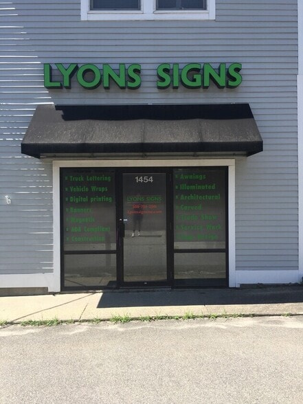 1454 Grafton St, Worcester, MA for lease - Building Photo - Image 2 of 5