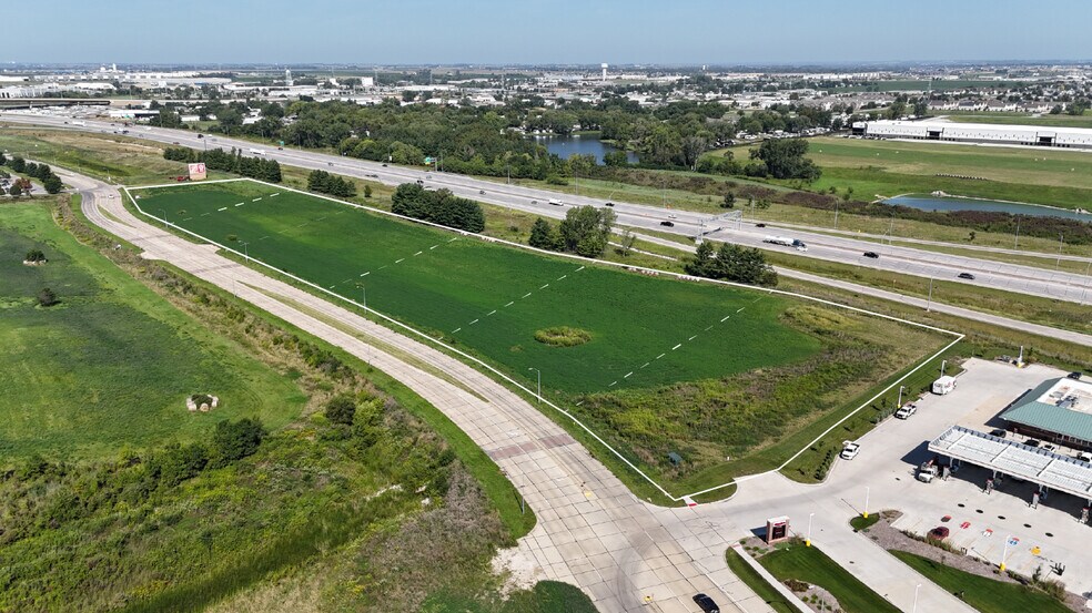 Plum Dr, Urbandale, IA for sale - Building Photo - Image 1 of 7