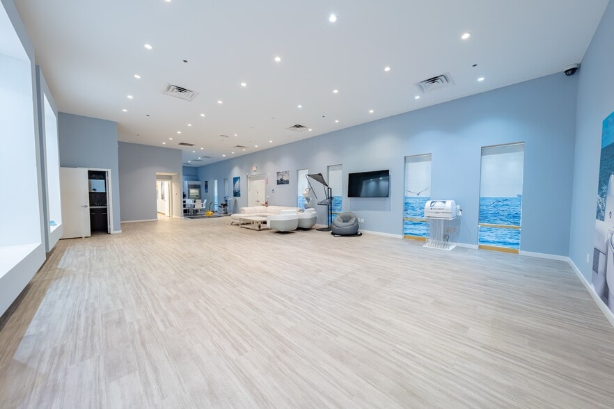 13185 NW 47th Ave, Opa-locka, FL à vendre - Photo du bâtiment - Image 2 de 23