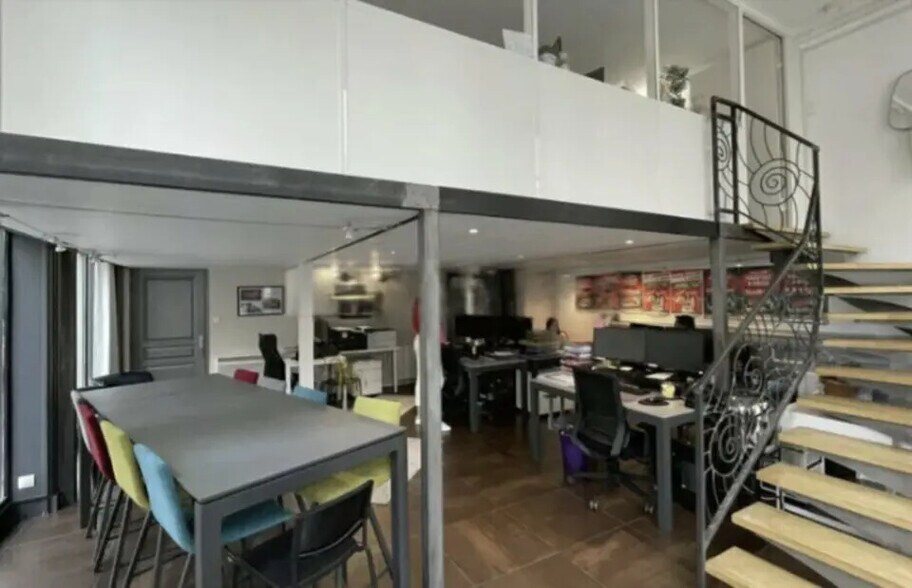 Retail in Lyon for lease - Interior Photo - Image 1 of 10