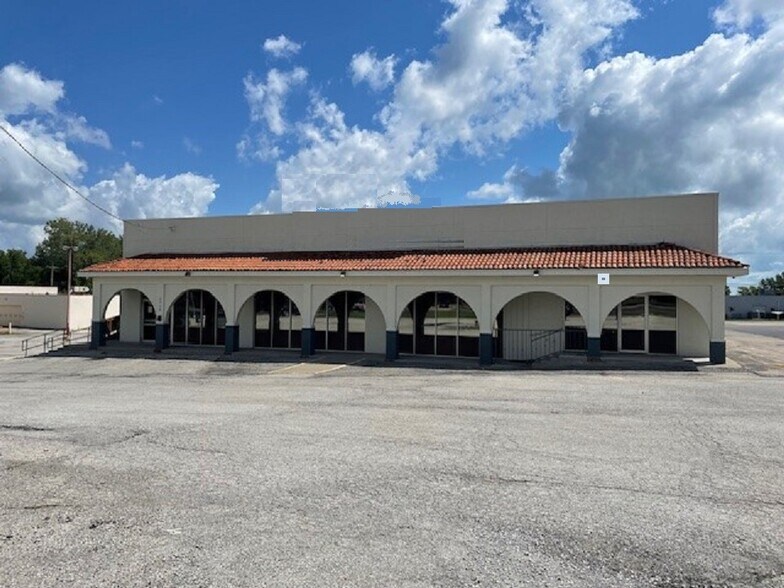 2715 N Belt Hwy, Saint Joseph, MO à louer - Photo du bâtiment - Image 2 de 6