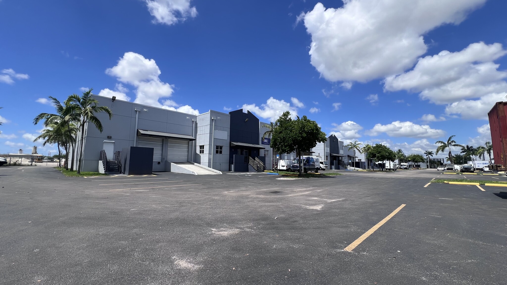 5055 NW 74th Ave, Miami, FL à louer Photo intérieure- Image 1 de 9