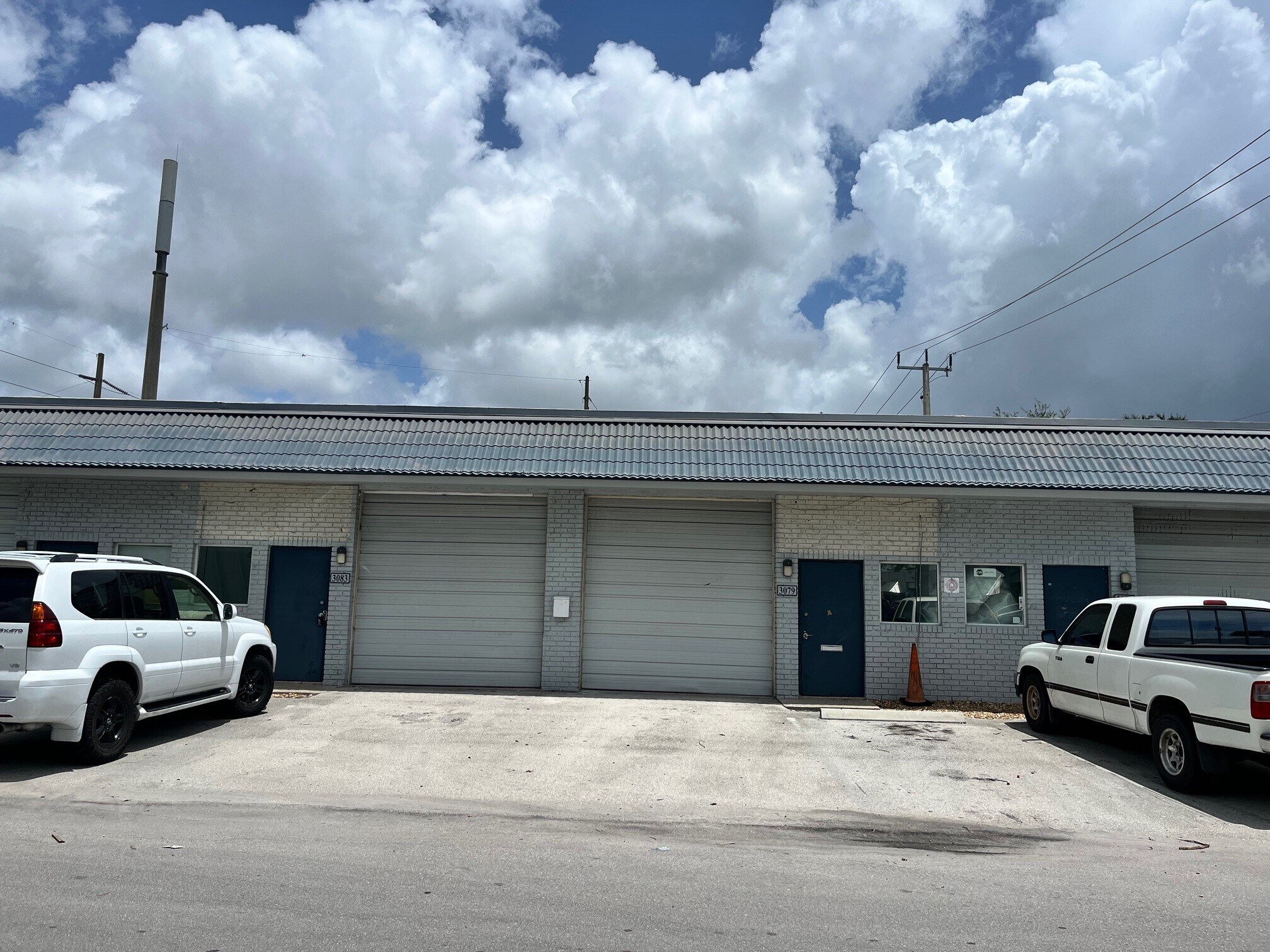 2696 NW 31st Ave, Lauderdale Lakes, FL for lease Building Photo- Image 1 of 5