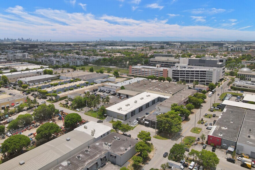 8368-8388 NW 56th St, Miami, FL à louer - Photo du bâtiment - Image 3 de 13