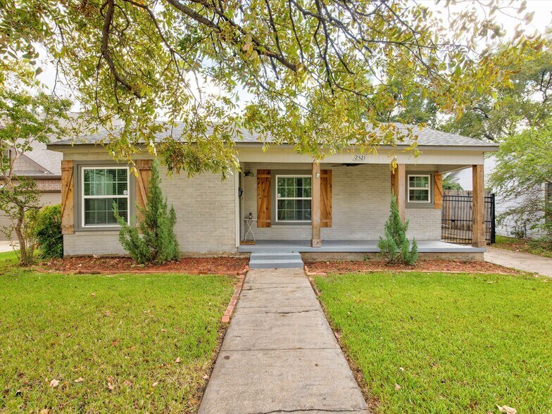 2521 Benbrook Blvd, Fort Worth, TX à vendre - Photo principale - Image 1 de 9