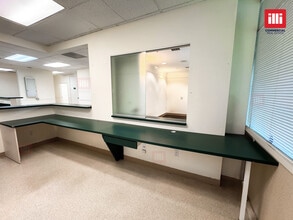 23502-23504 Lyons Ave, Newhall, CA for lease Interior Photo- Image 1 of 6