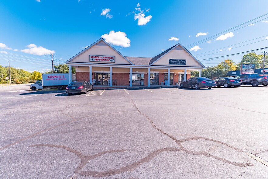 451 Columbia Ave, Lexington, SC à vendre - Photo du bâtiment - Image 3 de 26