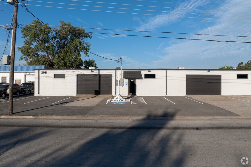 2911 Edith Ln, Haltom City, TX à louer - Photo du bâtiment - Image 3 de 35