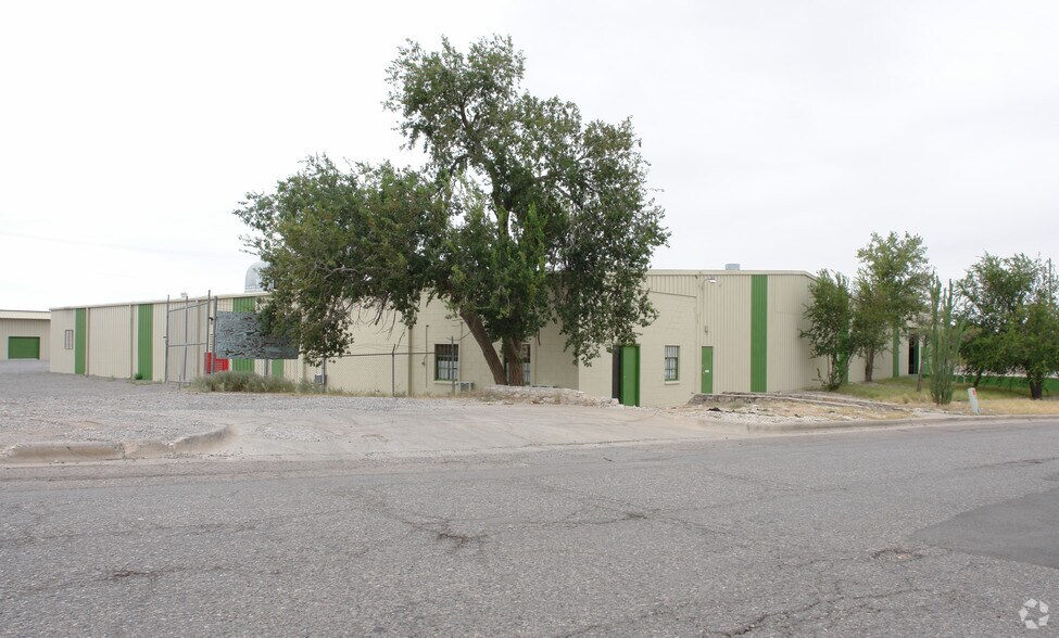 4673 Osborne Dr, El Paso, TX à vendre - Photo principale - Image 2 de 5