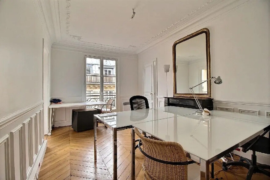 Office in Paris for lease - Interior Photo - Image 3 of 5