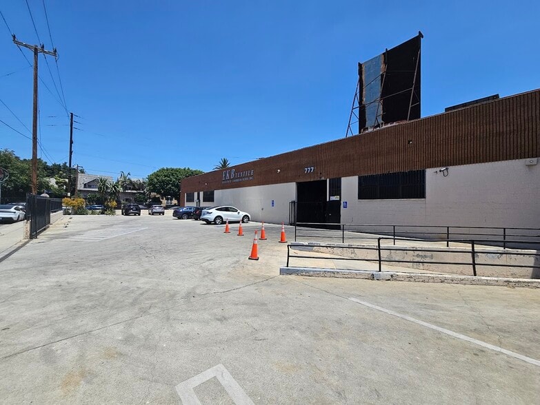 777 E Washington Blvd, Los Angeles, CA for sale - Building Photo - Image 3 of 23