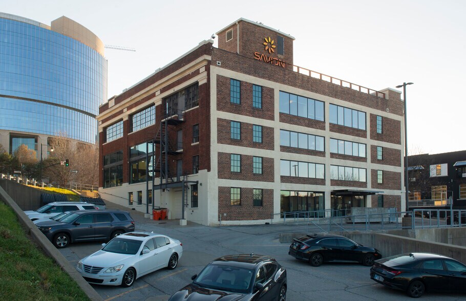 416-422 Admiral Blvd, Kansas City, MO à louer - Photo du bâtiment - Image 2 de 22