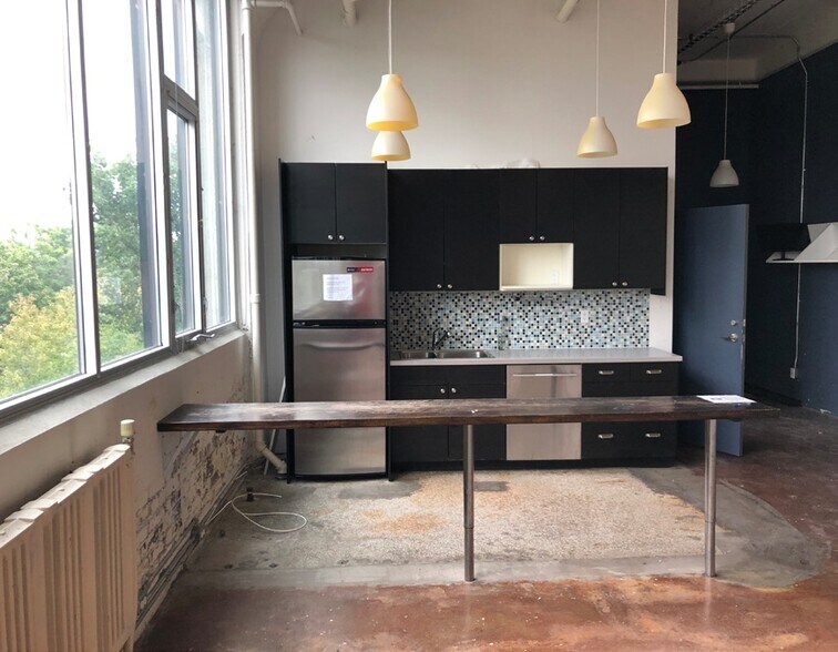 235 Carlaw Ave, Toronto, ON à louer - Photo intérieure - Image 2 de 11