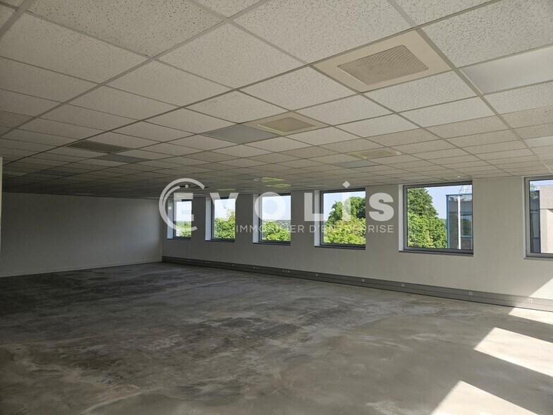 Office in Villebon Sur Yvette for lease - Interior Photo - Image 3 of 32