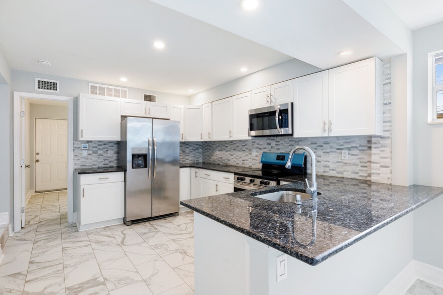 112 Milton St, Lantana, FL for sale - Building Photo - Image 2 of 27