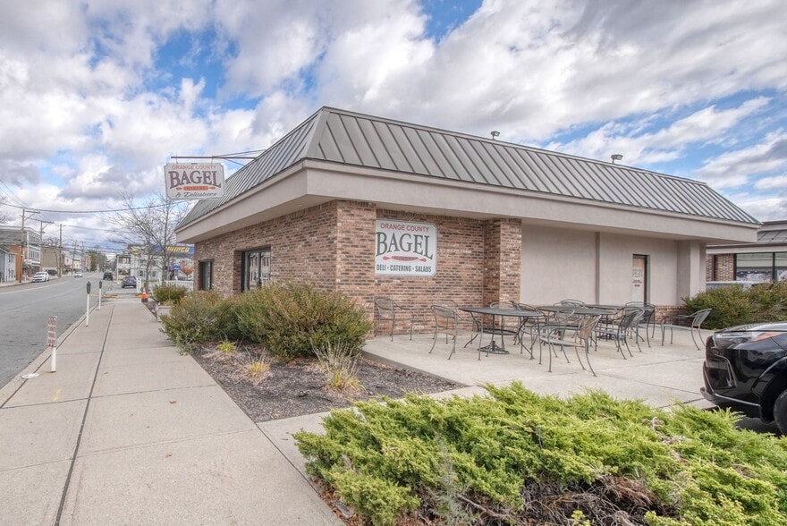 151 Greenwich Ave, Goshen, NY à vendre - Photo du bâtiment - Image 2 de 44