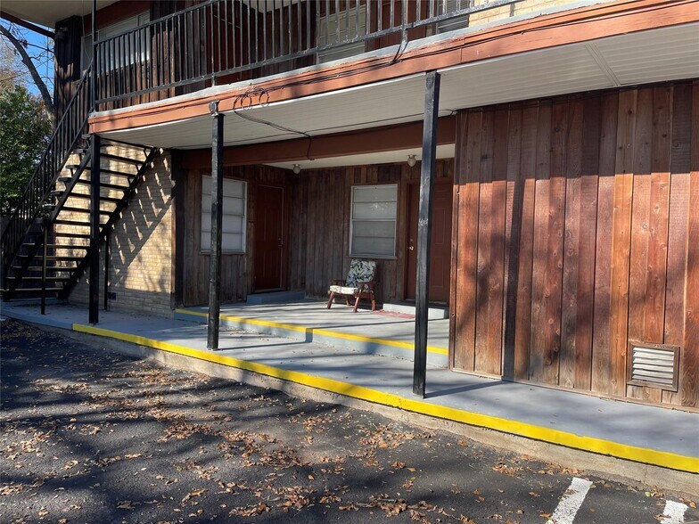 322 S Waco St, Weatherford, TX à vendre - Photo du bâtiment - Image 3 de 19