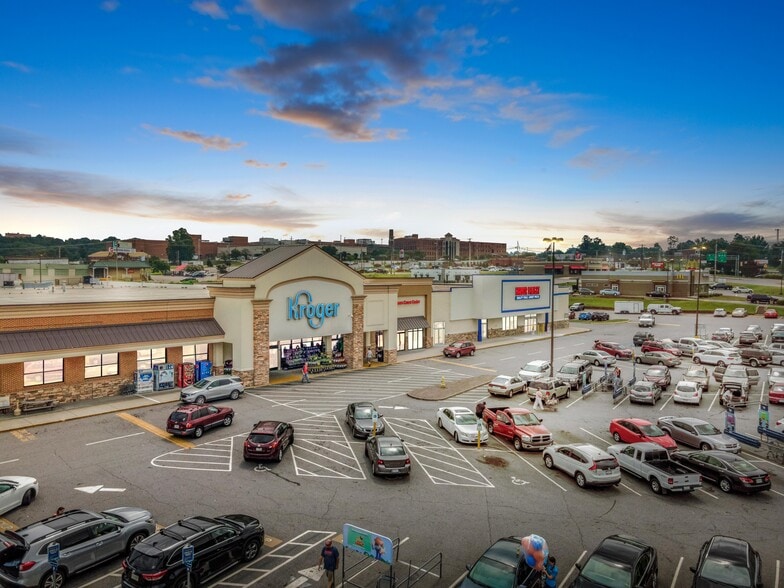 240 Commonwealth Blvd W, Martinsville, VA for lease - Building Photo - Image 1 of 6