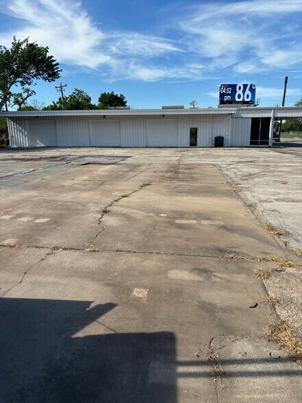 2014 Strawberry Road, Pasadena, TX à vendre - Photo du bâtiment - Image 2 de 3