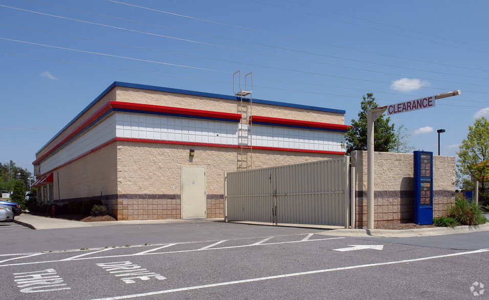 1766 Catawba Valley Blvd, Hickory, NC for lease - Building Photo - Image 2 of 12