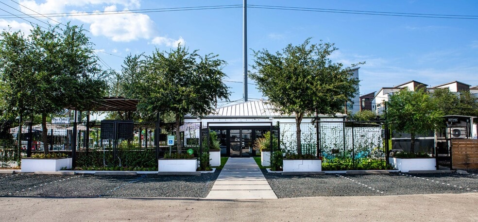 1920 Houston Ave, Houston, TX for sale - Building Photo - Image 2 of 11