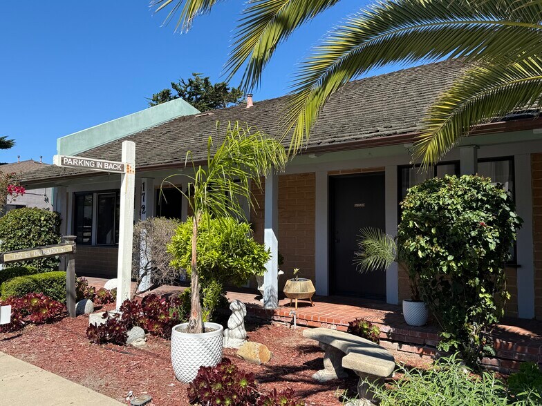 172 El Dorado St, Monterey, CA à vendre - Photo du bâtiment - Image 2 de 6