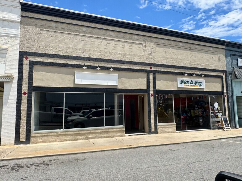 240-242 The Blvd, Eden, NC à vendre - Photo du bâtiment - Image 1 de 10