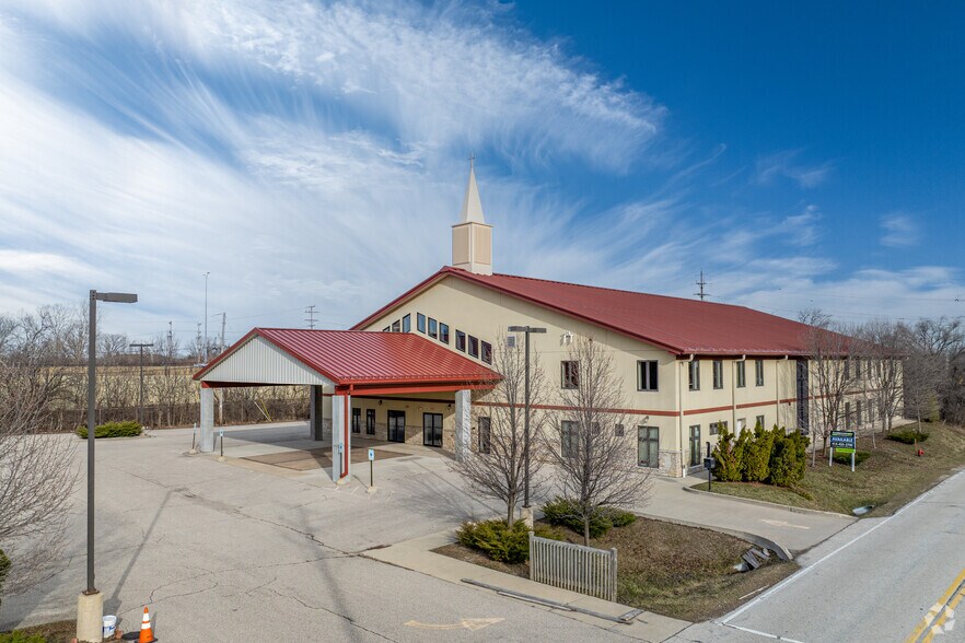 3131 S 100th St, Milwaukee, WI à vendre - Photo du bâtiment - Image 1 de 5