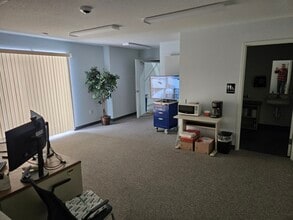 6024 Highview Dr, Fort Wayne, IN à louer Photo intérieure- Image 2 de 4