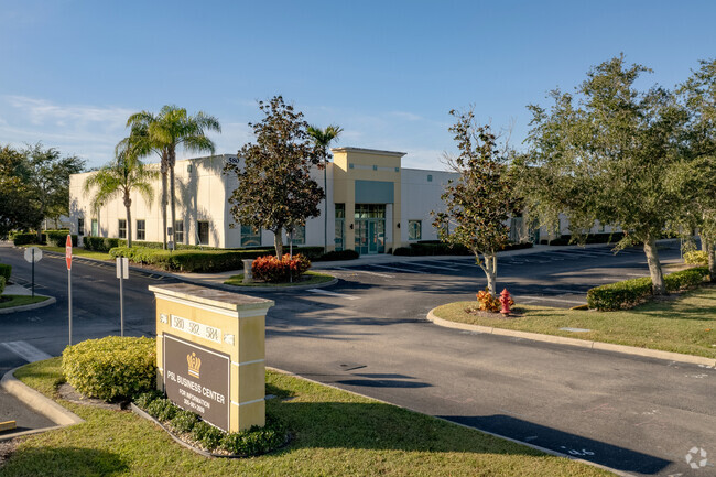 Plus de détails pour 580-584 NW University Blvd, Port Saint Lucie, FL - Bureau, Bureau/Médical à louer