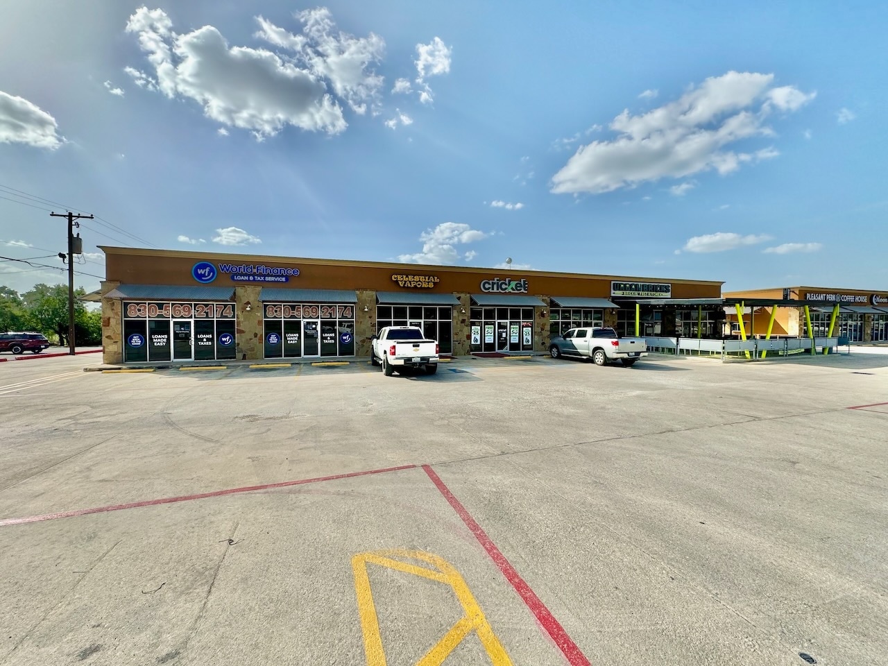 1502 W Oaklawn Dr, Pleasanton, TX for lease Building Photo- Image 1 of 3