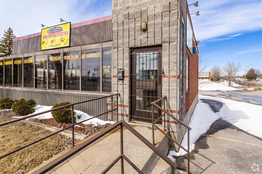 10501-10503 Boul Henri-Bourassa O, Saint-Laurent, QC à vendre - Photo du bâtiment - Image 3 de 3