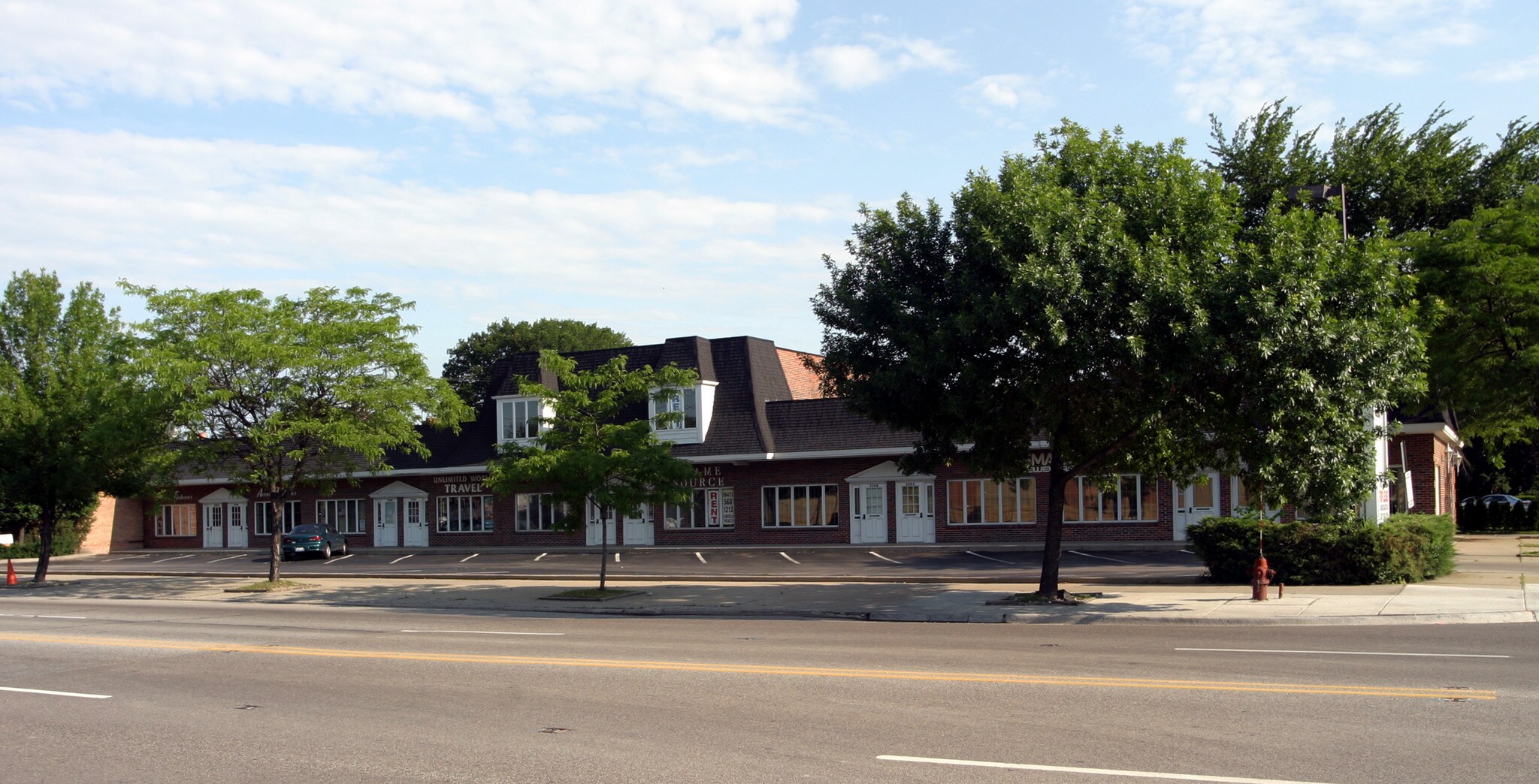 3350-3370 W Devon Ave, Lincolnwood, IL for lease Primary Photo- Image 1 of 9