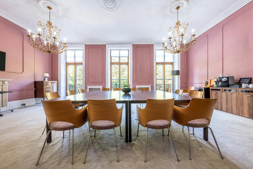 48-49 Russell Sq, Londres à louer - Photo du bâtiment - Image 3 de 24