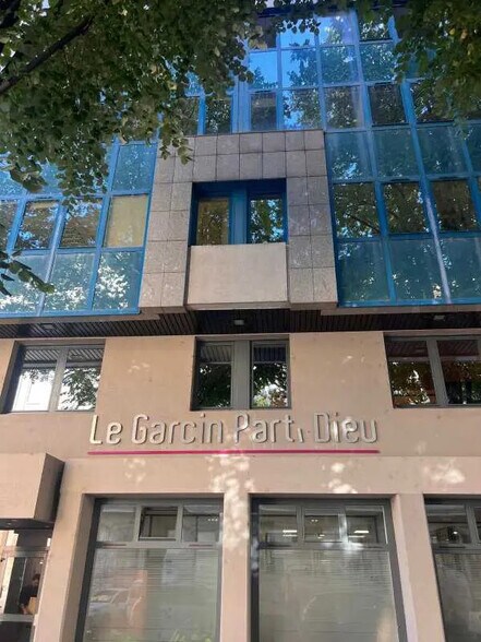 Bureau dans Lyon à louer - Photo du bâtiment - Image 1 de 15