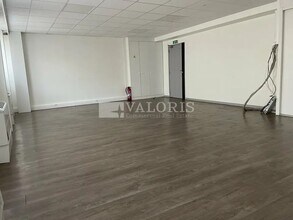 Office in Lyon for lease Interior Photo- Image 2 of 3