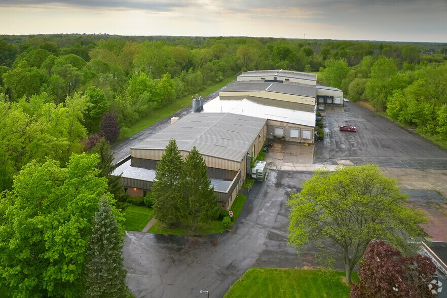 105 Elmore Dr, Rochester, NY à vendre - Photo principale - Image 2 de 14