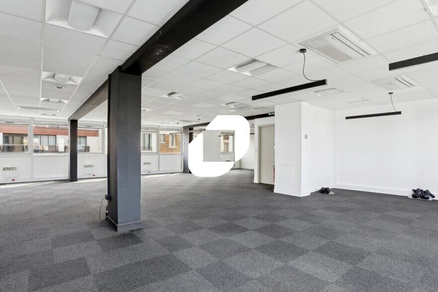 Office in Boulogne-Billancourt for lease - Interior Photo - Image 2 of 8