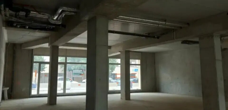 Commerce de détail dans Aix-en-Provence à louer - Photo du bâtiment - Image 2 de 6