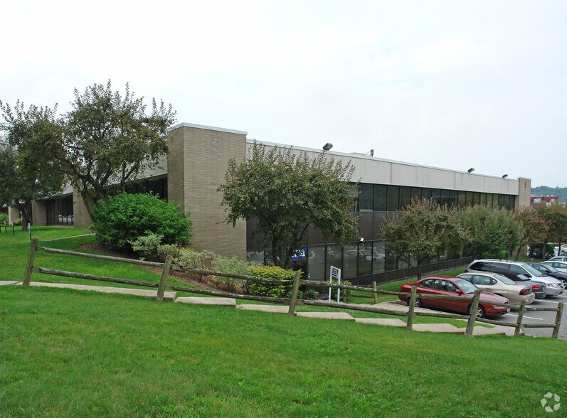 5 Skyline Dr, Hawthorne, NY à louer - Photo du bâtiment - Image 3 de 6
