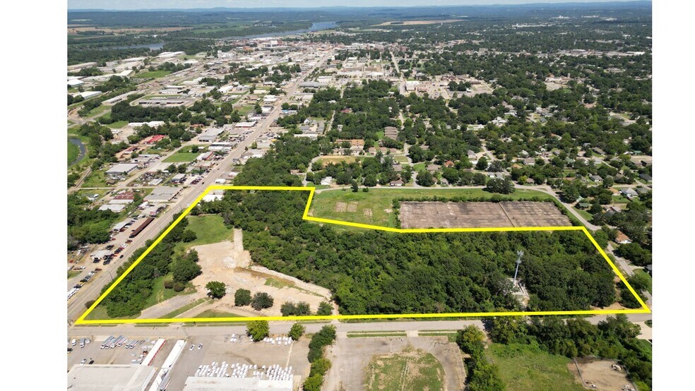 2121 Towson Ave, Fort Smith, AR à vendre - Photo du bâtiment - Image 1 de 9