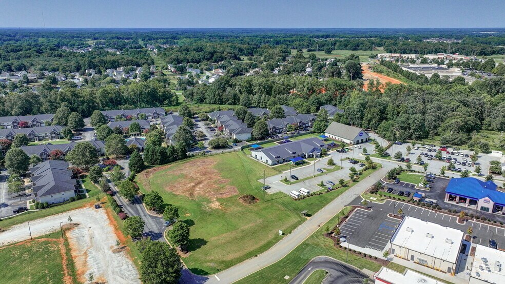 1 Magnolia Cove Dr, Simpsonville, SC à vendre - Aérien - Image 3 de 15