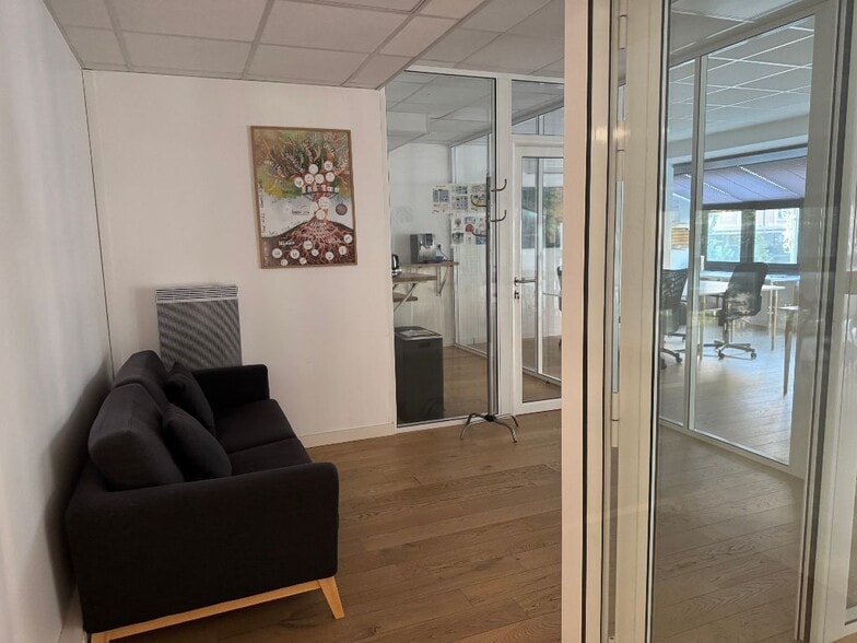 31 Cours Emile Zola, Villeurbanne for lease - Interior Photo - Image 1 of 11