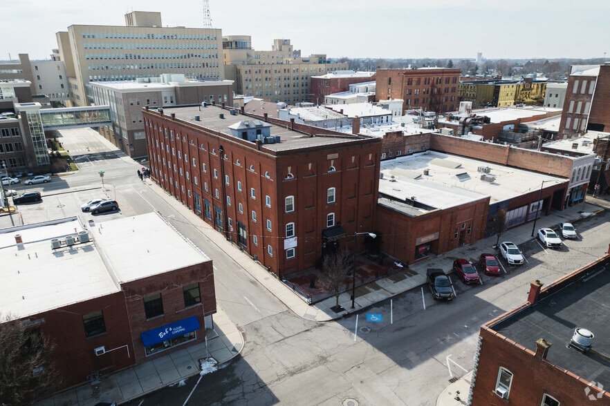 129 E Crawford St, Findlay, OH for lease - Building Photo - Image 2 of 5