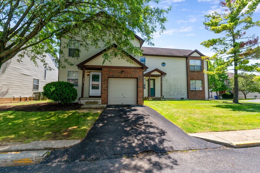 4890 Princess Diana Ct, Hilliard, OH à vendre - Photo du bâtiment - Image 3 de 6